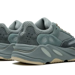 YEEZY BOOST 700 "Teal Blue"