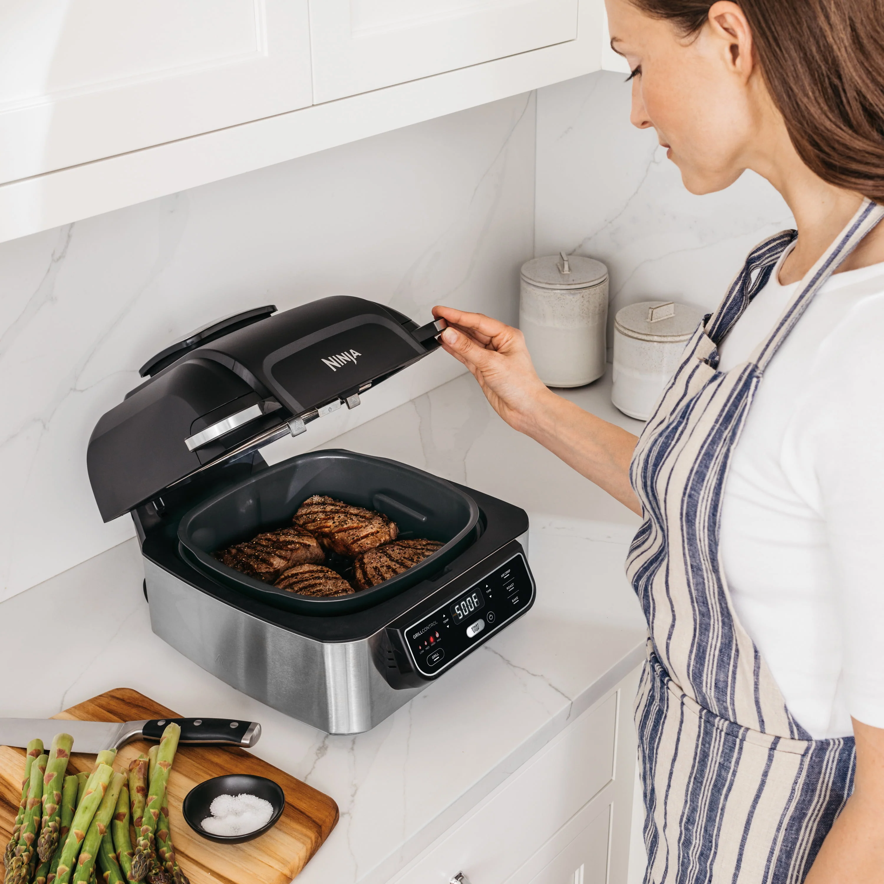 Ninja Foodi 4-in-1 Indoor Grill with 4-qt Air Fryer, Roast, Bake, and Cyclonic Grilling Technology, Black/Stainless AG300